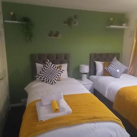Golden Plush Suites - Beautiful Luxury 3 Bed House In Leicester Dış mekan fotoğraf