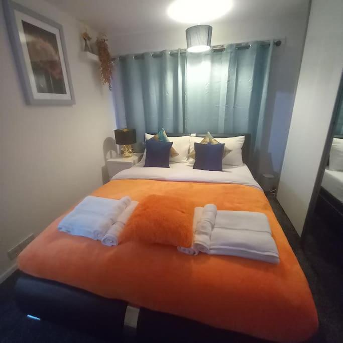 Golden Plush Suites - Beautiful Luxury 3 Bed House In Leicester Dış mekan fotoğraf
