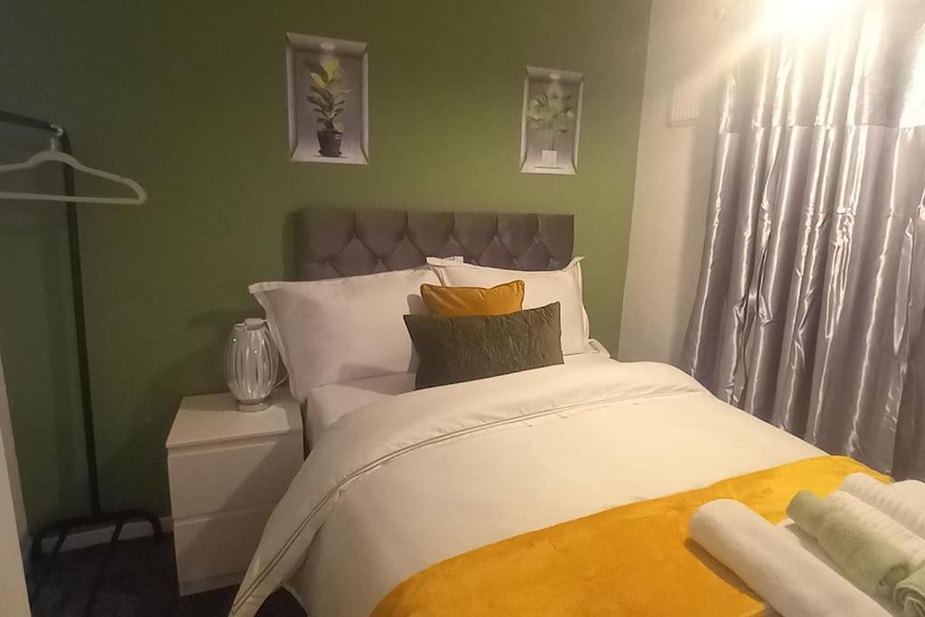 Golden Plush Suites - Beautiful Luxury 3 Bed House In Leicester Dış mekan fotoğraf