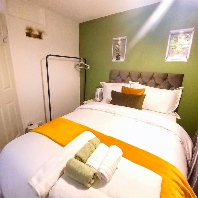 Golden Plush Suites - Beautiful Luxury 3 Bed House In Leicester Dış mekan fotoğraf