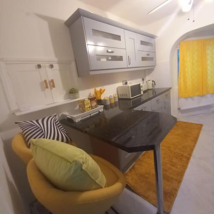 Golden Plush Suites - Beautiful Luxury 3 Bed House In Leicester Dış mekan fotoğraf