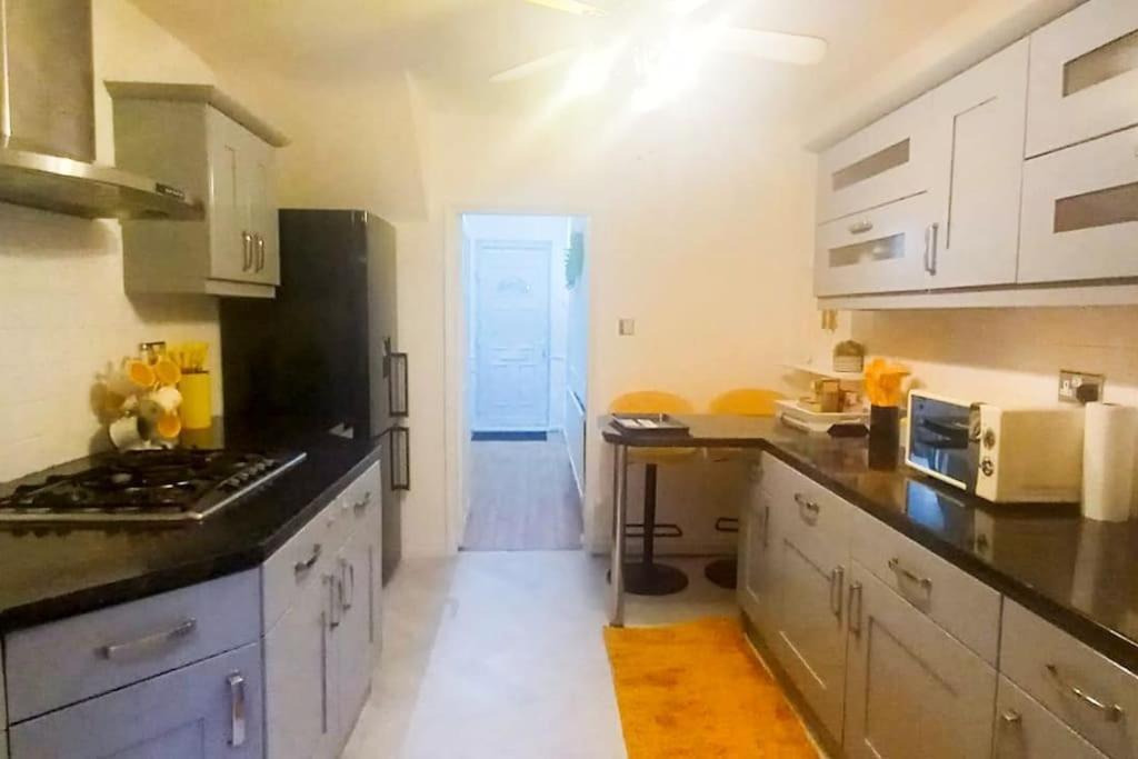 Golden Plush Suites - Beautiful Luxury 3 Bed House In Leicester Dış mekan fotoğraf